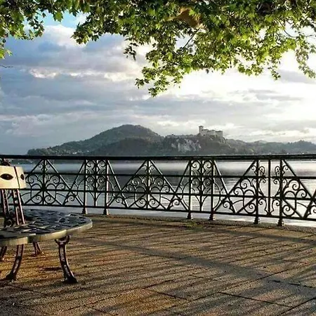 Piccola Perla Sul Maggiore * Арона