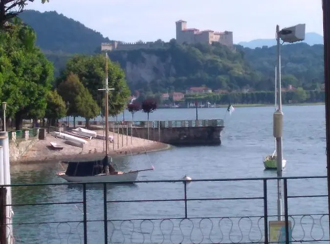 Piccola Perla Sul Maggiore 아파트 *